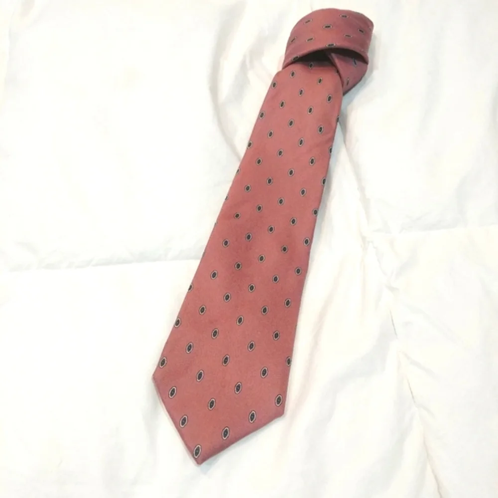 Vintage Dior luxury Pink silk tie With Tiny Medallions